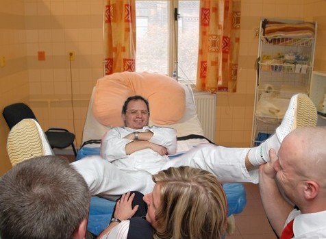 Upřímná radost z horizontalizace při porodu u Apolináře